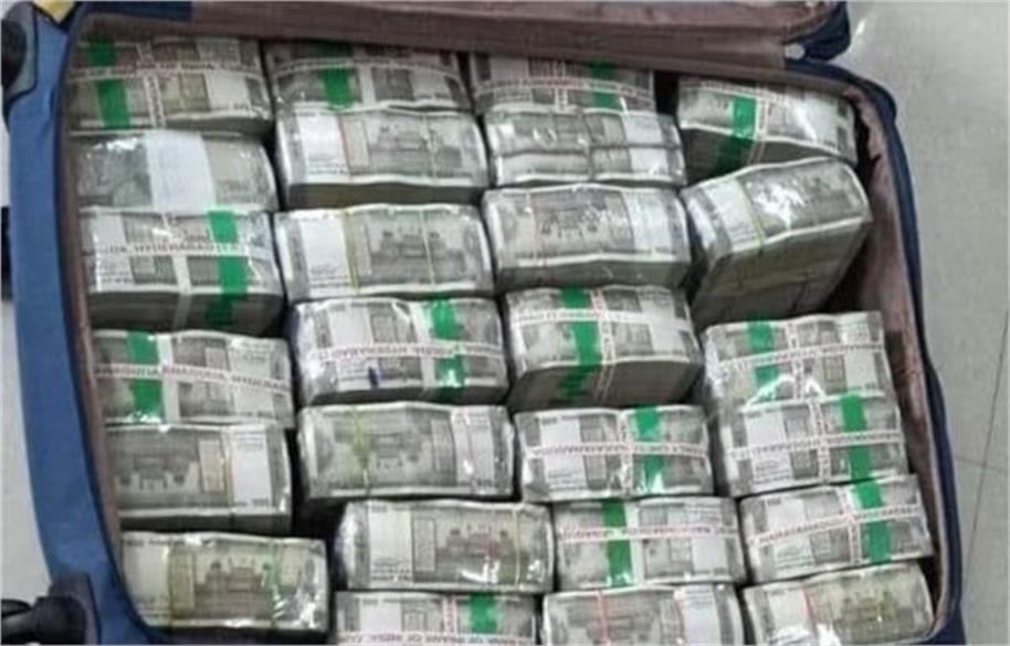 गोरखपुर रेलवे स्टेशन रोड पर 'कैश कूरियर